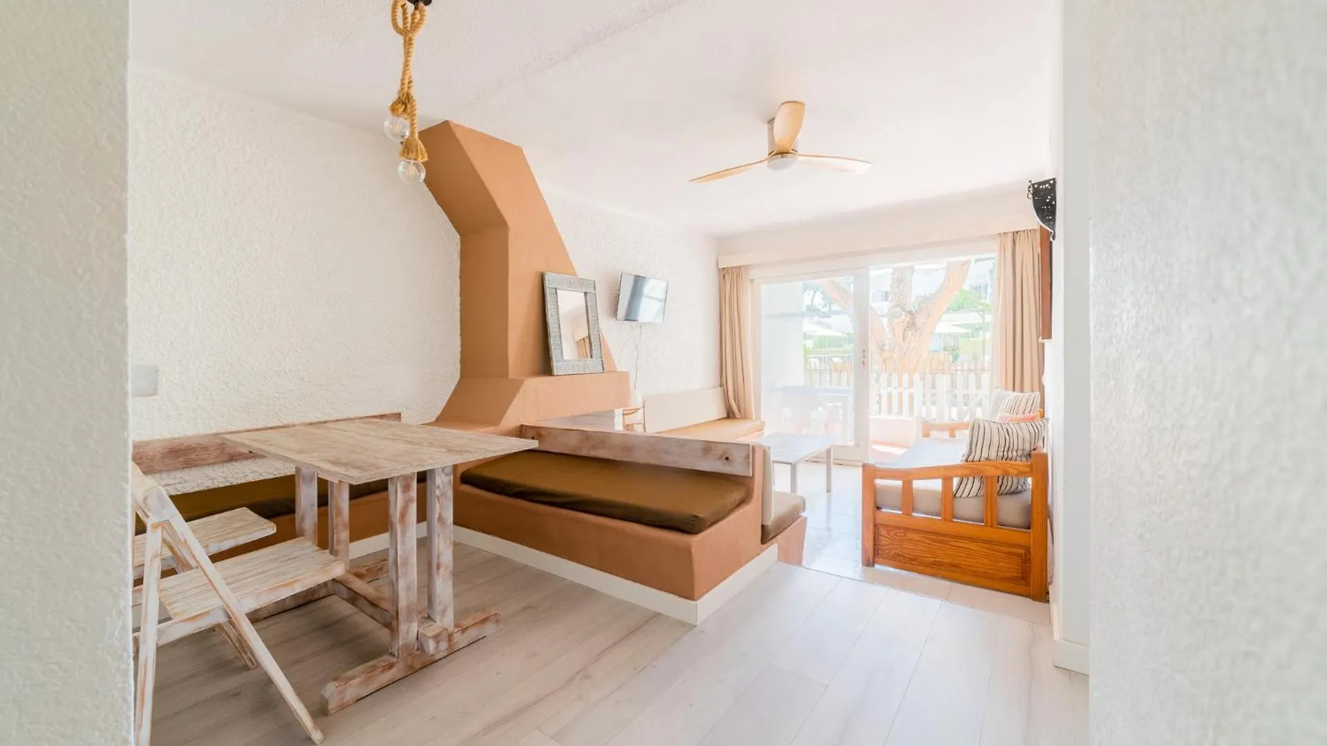 Atlas Apartments Ibiza Santa Eulalia del Río España