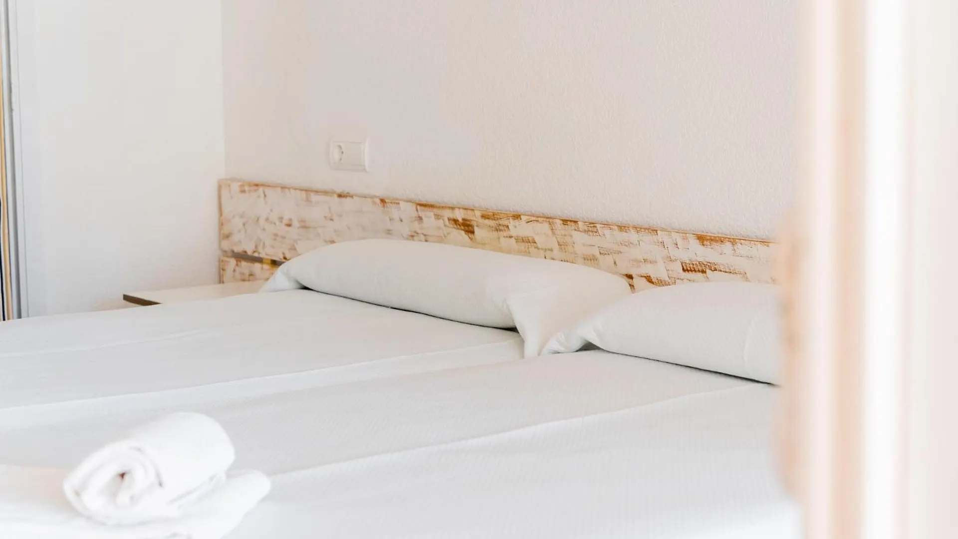 Atlas Apartments Ibiza Santa Eularia des Riu 0*,  Spanje