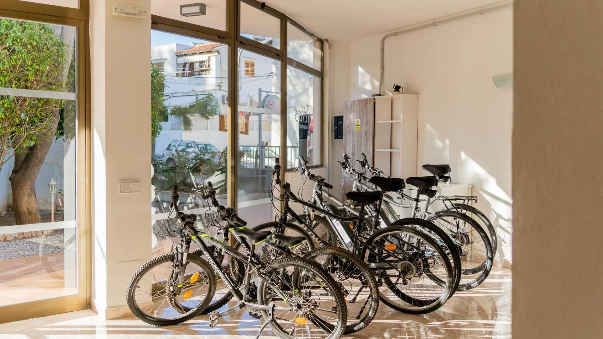 Atlas Apartments Ibiza サンタ・エウラリア・デス・リウ